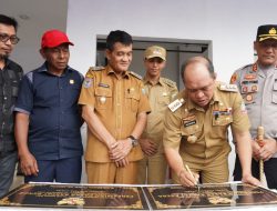 Ruksamin Resmikan Pasar Rakyat di Asera 