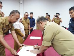 Ruksamin Teken Perjanjian Kinerja Eselon II Dan III