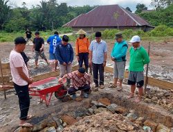 Sawi Lapalulu Letakan Batu Pertama Pembangunan Mesjid