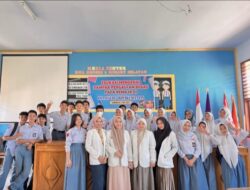 Mahasiswa Apoteker UHO Angkatan XI Gelar Sosialisasi Dampak Pergaulan Bebas di SMAN 2 Konsel