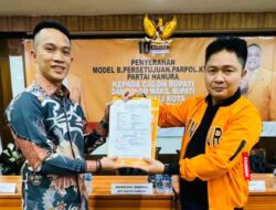 Ikbar-Abuhaera Terima B1KWK dari Partai Hanura