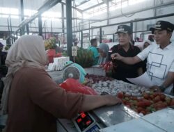 Bupati dan Wabup Konut Tinjau Harga Sembako di Pasar Lamonae