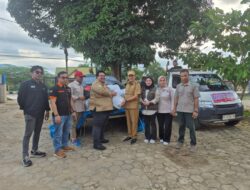 F-PRB Sultra Bagikan 500 Paket Sembako di Lokasi Banjir Konut