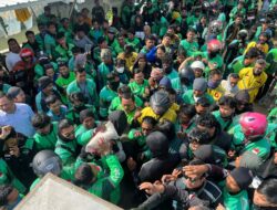 Kadin Sultra Salurkan Bantuan Beras ke Pengemudi Ojol di Kendari