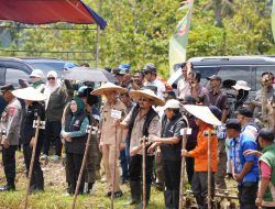 Bupati Ikbar Pimpin Langsung Tanam Serentak Padi Sawah Program CSR