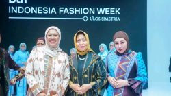 Dekranasda Konut Kenalkan Kain Tenun Khas Konasara di Acara Indonesia Fashion Week 2026